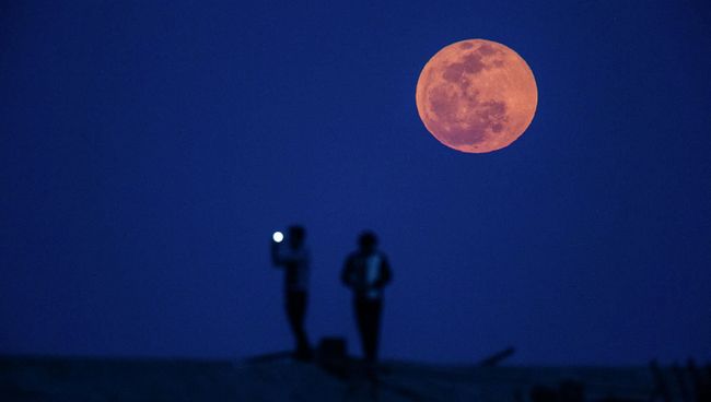 Лунное затмение над Шанхаем Лунное затмение над Шанхаем
