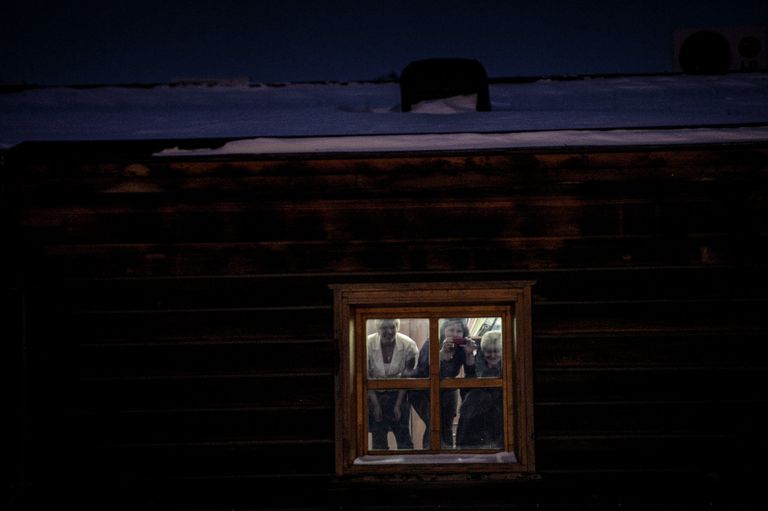 Фотография из серии Олимпийский огонь из окон россиян, завоевавшей серебряную медаль в категории Люди в новостных репортажах на China International Press Photo Contest (CHIPP) - ежегодном фотоконкурсе, организованным Китайским обществом фотожурналистов Фотография из серии Олимпийский огонь из окон россиян, завоевавшей серебряную медаль в категории Люди в новостных репортажах на China International Press Photo Contest (CHIPP) - ежегодном фотоконкурсе, организованным Китайским обществом фотожурналистов