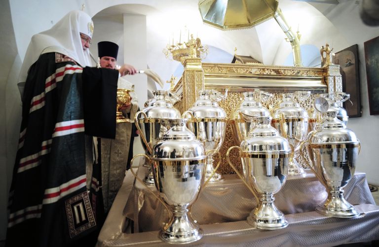 Патриарх Кирилл совершил молебен на начало чина мироварения в Донском монастыре