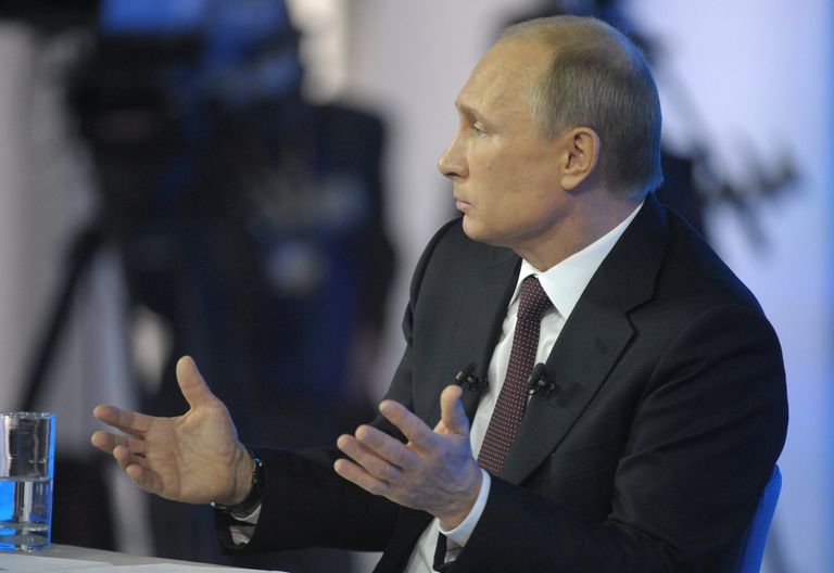 Президент России Владимир Путин отвечает на вопросы россиян в программе Прямая линия с Владимиром Путиным Президент России Владимир Путин отвечает на вопросы россиян в программе Прямая линия с Владимиром Путиным
