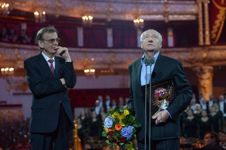 Режиссер Марк Захаров на церемонии вручения премии Золотая маска Режиссер Марк Захаров на церемонии вручения премии Золотая маска