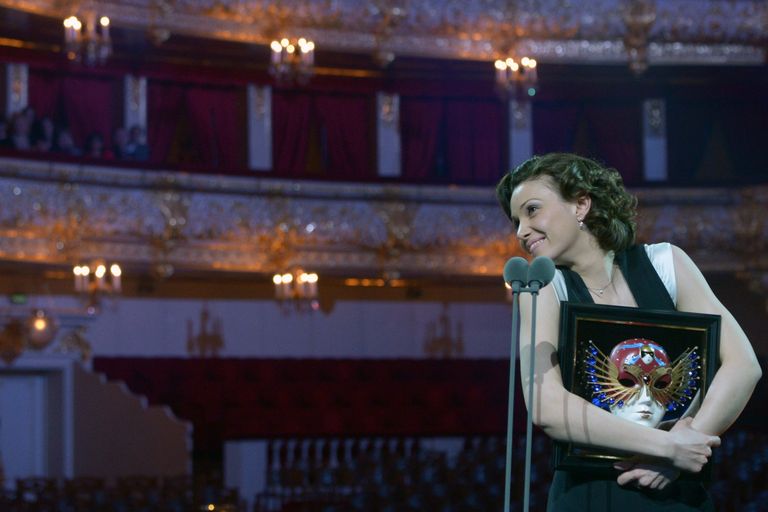 Актриса Александра Урсуляк на церемонии вручения премии Золотая маска Актриса Александра Урсуляк на церемонии вручения премии Золотая маска