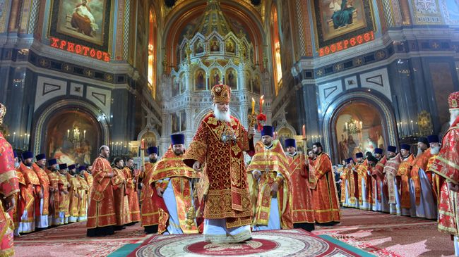 Пасхальное богослужение в храме Христа Спасителя в Москве Пасхальное богослужение в храме Христа Спасителя в Москве