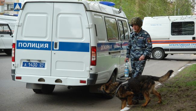 Сотрудниками полиции блокировано здание банка Западный в Белгороде Сотрудниками полиции блокировано здание банка Западный в Белгороде