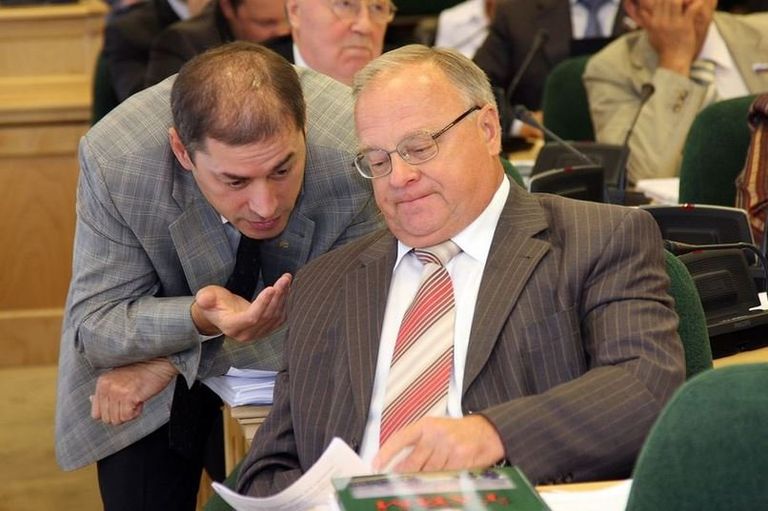 Депутаты на собрании Законодательной думы Томской области