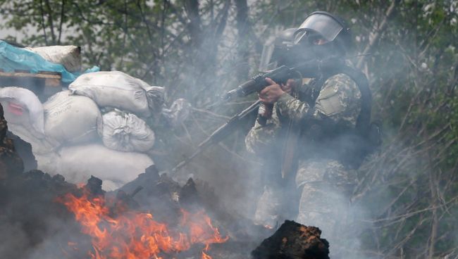 Украинские военные у блокпоста на подъезде к Славянску Украинские военные у блокпоста на подъезде к Славянску