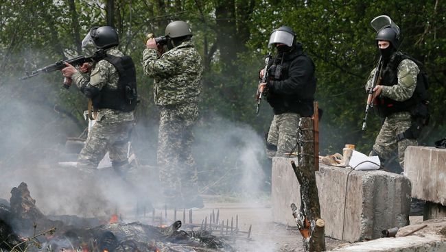 Украинские военные у блокпоста на подъезде к Славянску Украинские военные у блокпоста на подъезде к Славянску