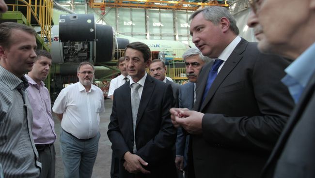 Дмитрий Рогозин на космодроме Байконур Дмитрий Рогозин на космодроме Байконур