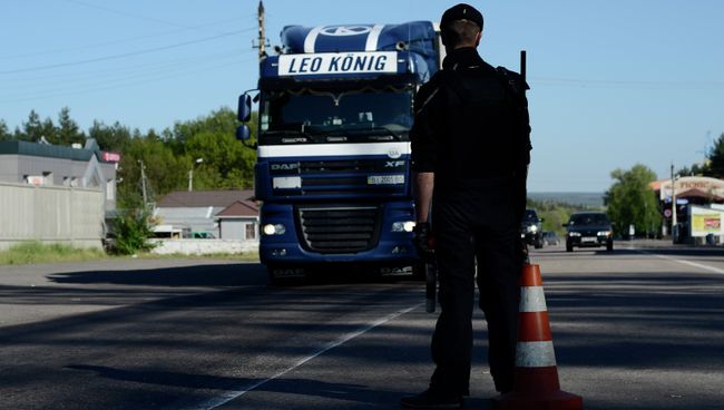 Блокпост у поселка Карпивка в Донецкой области. Блокпост у поселка Карпивка в Донецкой области.