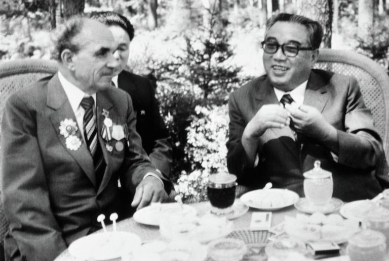 Яков Новиченко и Ким Ир Сен, 15 августа 1984 года Яков Новиченко и Ким Ир Сен, 15 августа 1984 года