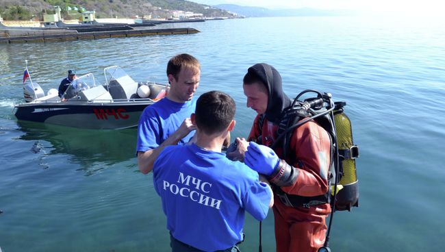 Очистка пляжей Крыма сотрудниками МЧС