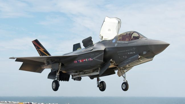 Истребитель Lockheed Martin F-35 Lightning II. Архивное фото Истребитель Lockheed Martin F-35 Lightning II. Архивное фото