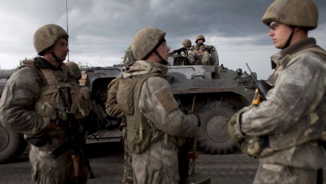 Украинские военнослужащие во время подготовки к спецоперации в Славянске. Архивное фото Украинские военнослужащие во время подготовки к спецоперации в Славянске. Архивное фото
