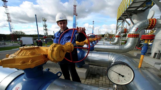 Работник Газпрома на газохранилище Работник Газпрома на газохранилище