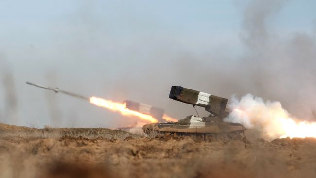 Залп тяжелой огнеметной системы ТОС-1А Буратино во время тактико-специальных учений. Архивное фото Залп тяжелой огнеметной системы ТОС-1А Буратино во время тактико-специальных учений. Архивное фото