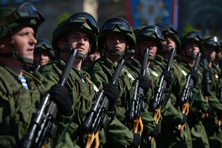 Военнослужащие на военном параде на Красной площади, посвященном 69-й годовщине Победы Военнослужащие на военном параде на Красной площади, посвященном 69-й годовщине Победы