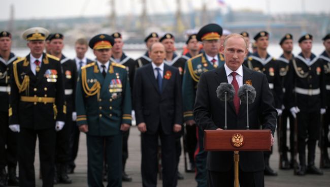 Владимир Путин выступает 9 мая в Севастополе Владимир Путин выступает 9 мая в Севастополе