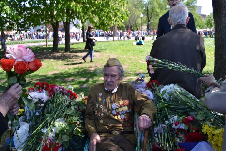Празднование Дня Победы в Москве в парке Горького Празднование Дня Победы в Москве в парке Горького