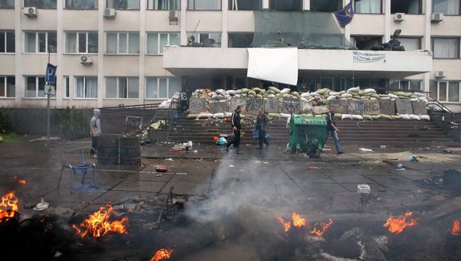 Ситуация в Мариуполе, 9 мая 2014. Архивное фото. Ситуация в Мариуполе, 9 мая 2014. Архивное фото.