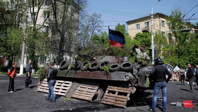 Баррикада в центре Мариуполя, 10 мая 2014