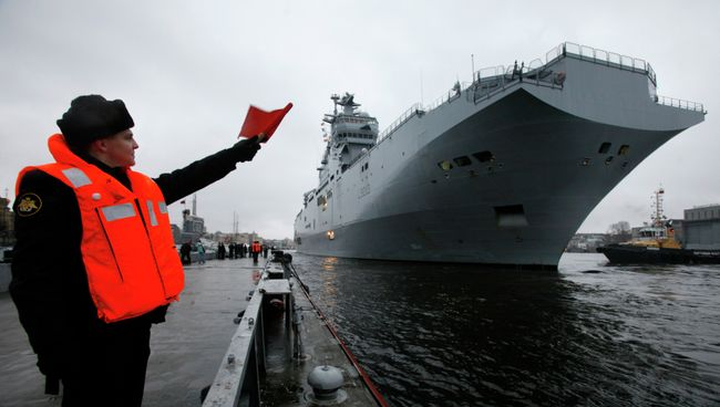 Французский военный корабль-вертолетоносец класса Мистраль Французский военный корабль-вертолетоносец класса Мистраль
