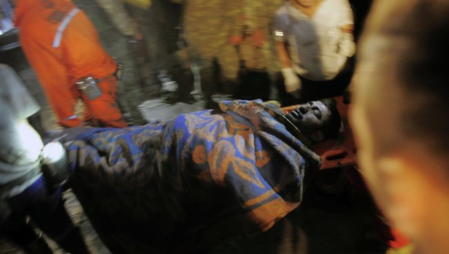 Пострадавший при обрушении шахты в населенном пункте Сома, Турция Пострадавший при обрушении шахты в населенном пункте Сома, Турция