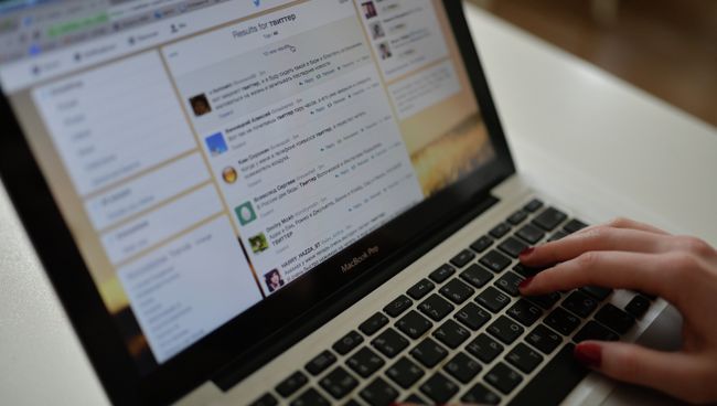Страница сайта Twitter в окне браузера компьютера. Архивное фото Страница сайта Twitter в окне браузера компьютера. Архивное фото