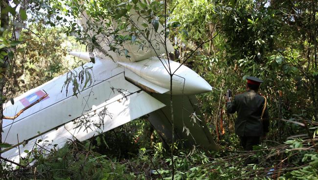 Самолет с высшими военными чиновниками на борту разбился в Лаосе, 17 мая 2014 Самолет с высшими военными чиновниками на борту разбился в Лаосе, 17 мая 2014