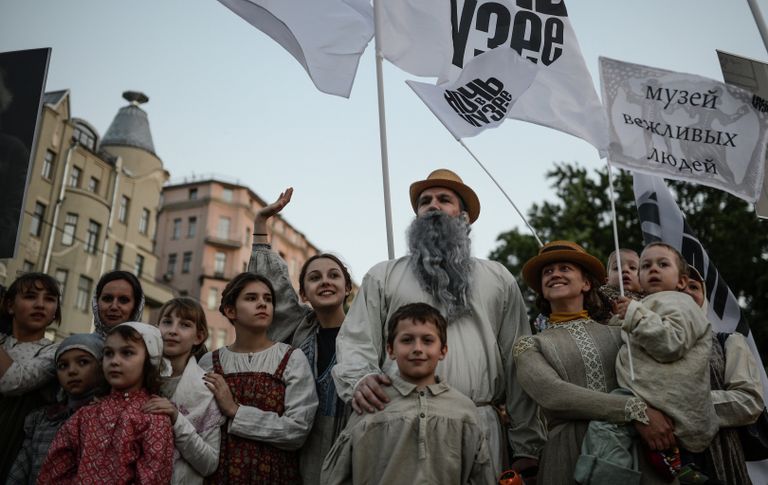 Участники шествия, посвященного акции Ночь в музее в Москве Участники шествия, посвященного акции Ночь в музее в Москве