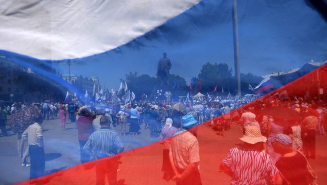 Митинг в поддержку Донецкой Народной Республики (ДНР) на площади Ленина в Донецке, архивное фото Митинг в поддержку Донецкой Народной Республики (ДНР) на площади Ленина в Донецке, архивное фото