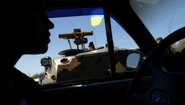 Украинские военные возле Славянска. Архивное фото Украинские военные возле Славянска. Архивное фото