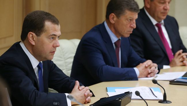 Д.Медведев проводит селекторное совещание Д.Медведев проводит селекторное совещание
