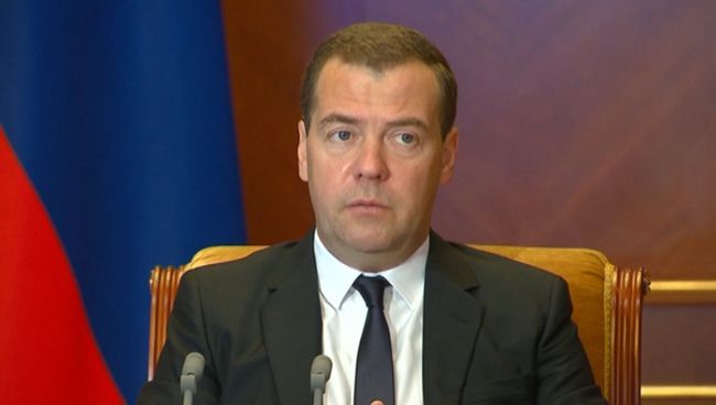 Медведев о проведении ЕГЭ-2014 и увольнении учителей за нарушения Медведев о проведении ЕГЭ-2014 и увольнении учителей за нарушения