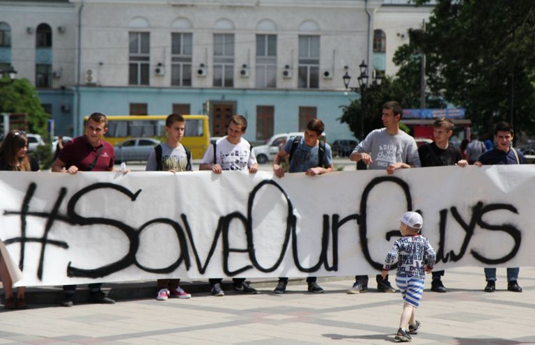 Акция в Симферополе в поддержку задержанных на Украине журналистов российских СМИ