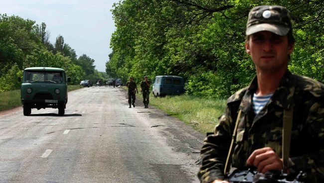 Украинские солдаты в районе населенного пункта Волноваха Донецкой области 22 мая 2014 Украинские солдаты в районе населенного пункта Волноваха Донецкой области 22 мая 2014