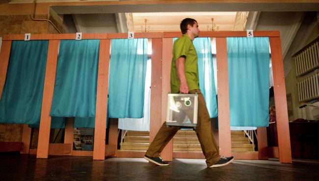 Подготовка избирательных участков к выборам. Архивное фото