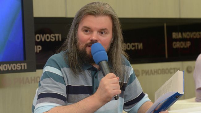 Писатель-фантаст Сергей Чекмаев во время конференции Религия и мировоззрение Писатель-фантаст Сергей Чекмаев во время конференции Религия и мировоззрение