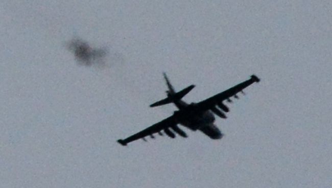 Штурмовик СУ-25 в небе над Донецком. Архивное фото Штурмовик СУ-25 в небе над Донецком. Архивное фото