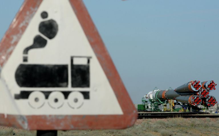 Вывоз и установка PH Союз-ФГ с ТПК Союз ТМА-13М на космодроме Байконур Вывоз и установка PH Союз-ФГ с ТПК Союз ТМА-13М на космодроме Байконур