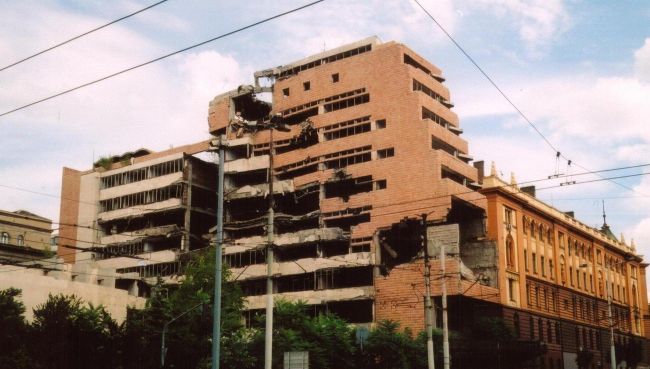 Последствия бомбордировки Сербии силами НАТО. Архивное фото Последствия бомбордировки Сербии силами НАТО. Архивное фото