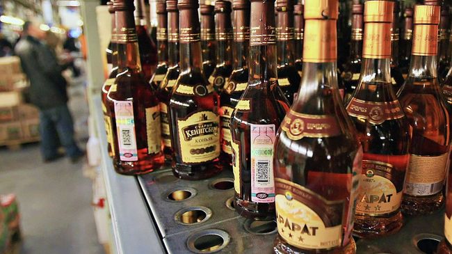 Продажа алкогольной продукции в магазине METRO Cash & Carry. Архивное фото