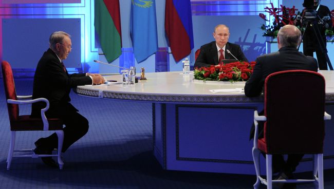 Президенты России, Казахстана и Белоруссии Владимир Путин, Нурсултан Назарбаев и Александр Лукашенко на заседании ЕАЭС. Архив Президенты России, Казахстана и Белоруссии Владимир Путин, Нурсултан Назарбаев и Александр Лукашенко на заседании ЕАЭС. Архив