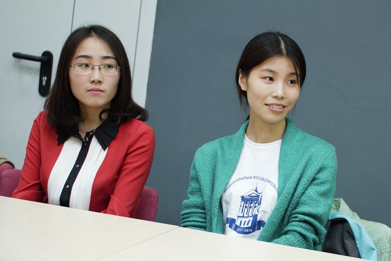 Китайские студентки Томского государственного университета Оля и Тамара Китайские студентки Томского государственного университета Оля и Тамара