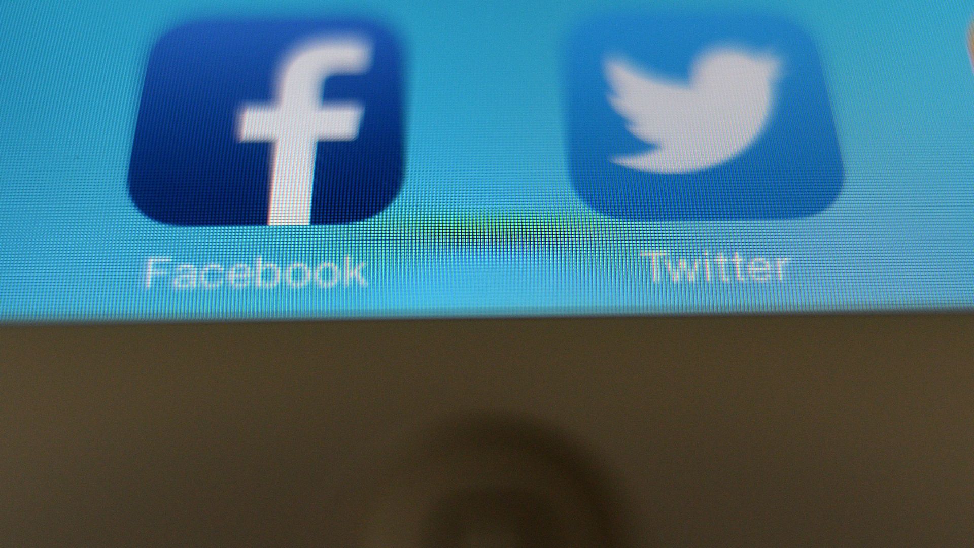 Иконки приложений Facebook и Twitter Иконки приложений Facebook и Twitter - РИА Новости, 1920, 03.09.2020