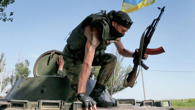 Солдат украинской армии. Архивное фото Солдат украинской армии. Архивное фото