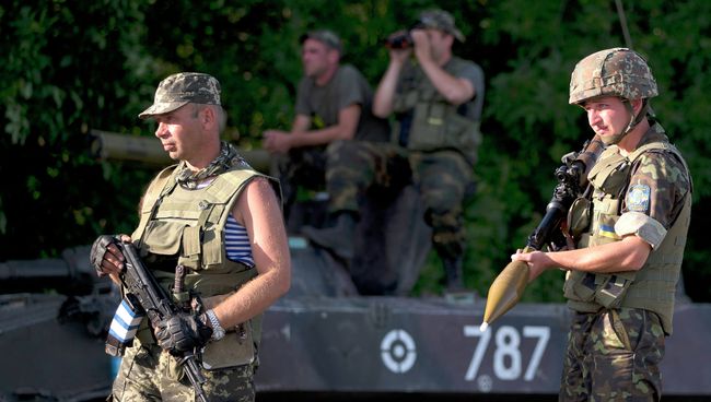 Солдаты Украинской армии. Архивное фото Солдаты Украинской армии. Архивное фото