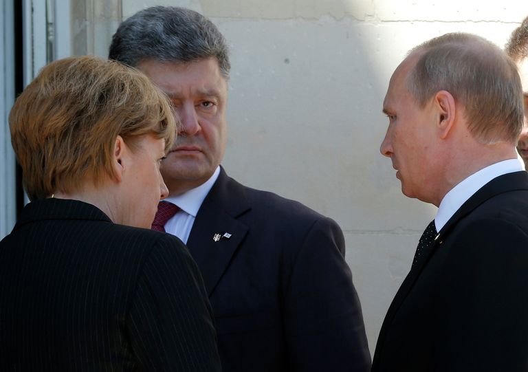 Ангела Меркель, Владимир Путин и Петр Порошенко на мероприятии по случаю 70-летия высадки союзников в Нормандии Ангела Меркель, Владимир Путин и Петр Порошенко на мероприятии по случаю 70-летия высадки союзников в Нормандии