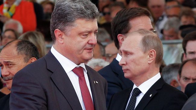 Владимир Путин и Петр Порошенко. Архивное фото