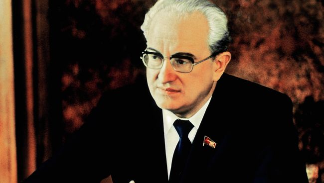 Генеральный секретарь ЦК КПСС Юрий Владимирович Андропов в рабочем кабинете в Кремле, 1983 год