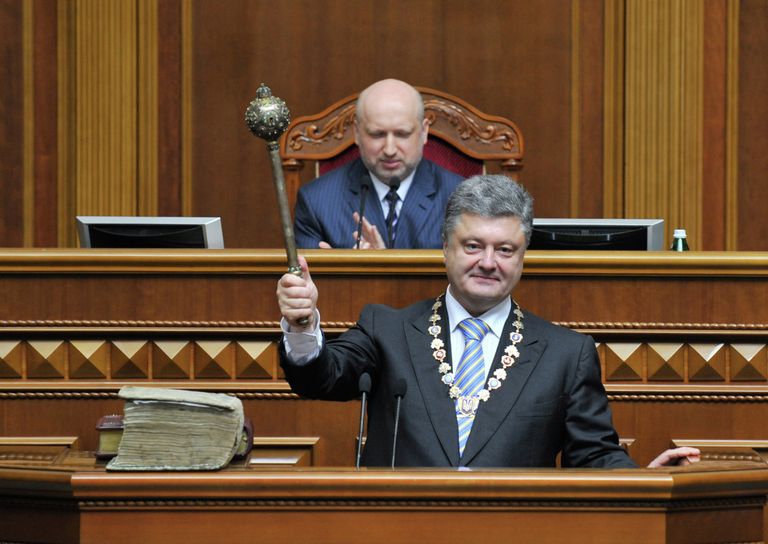 Церемония инаугурации президента Украины Петра Порошенко в Верховной раде в Киеве. 2014 год Церемония инаугурации президента Украины Петра Порошенко в Верховной раде в Киеве. 2014 год